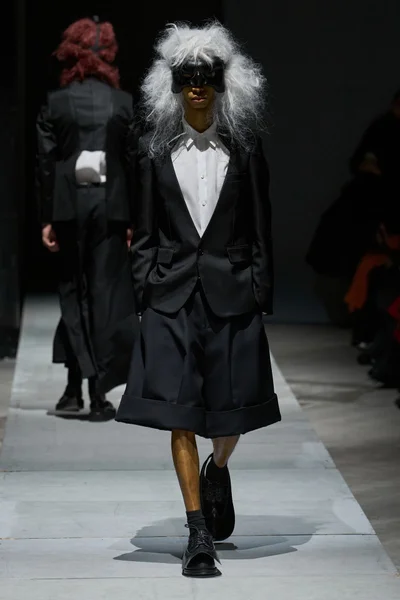 Look 18